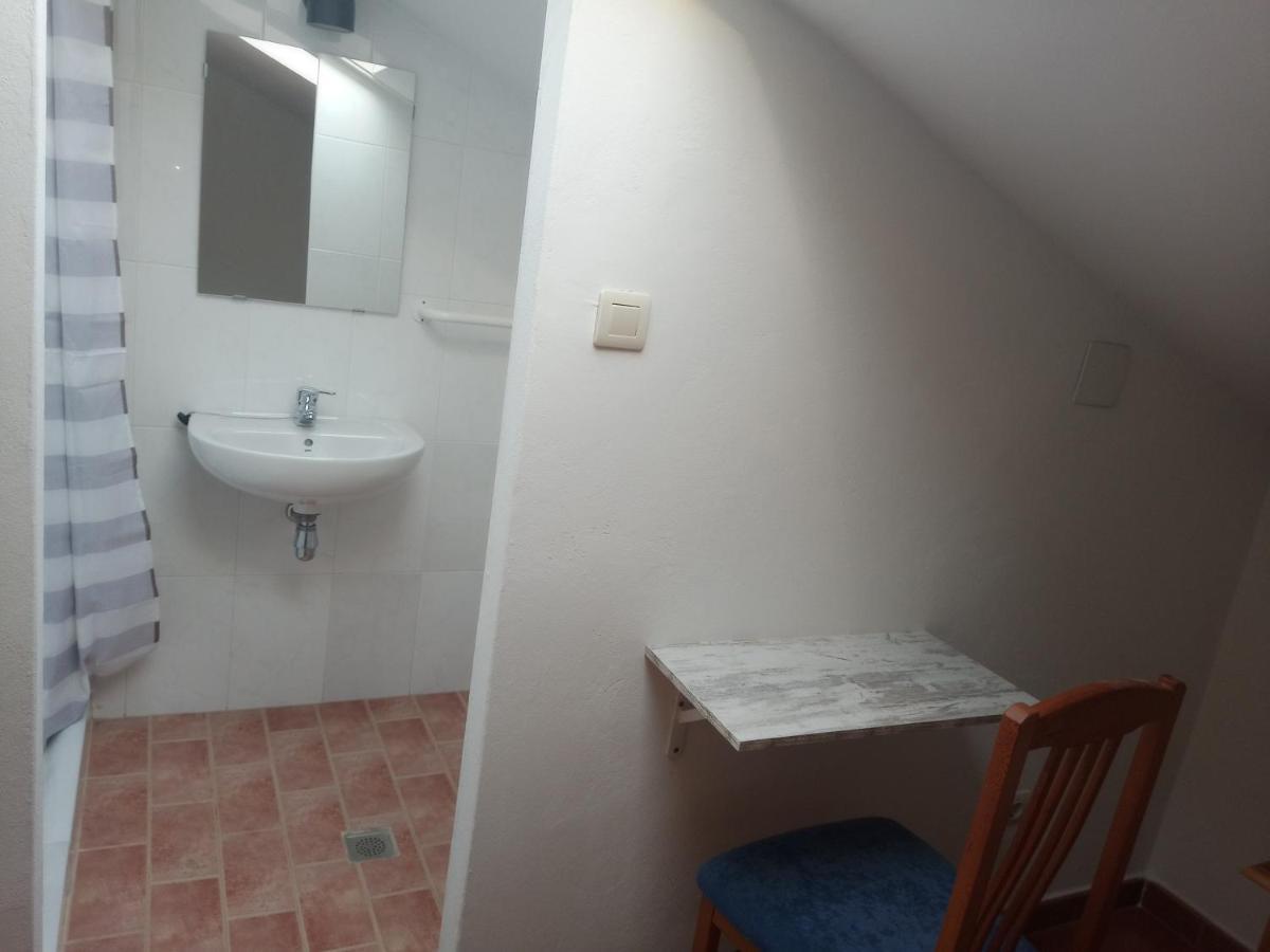 Pension ** Abaca Хихон Экстерьер фото